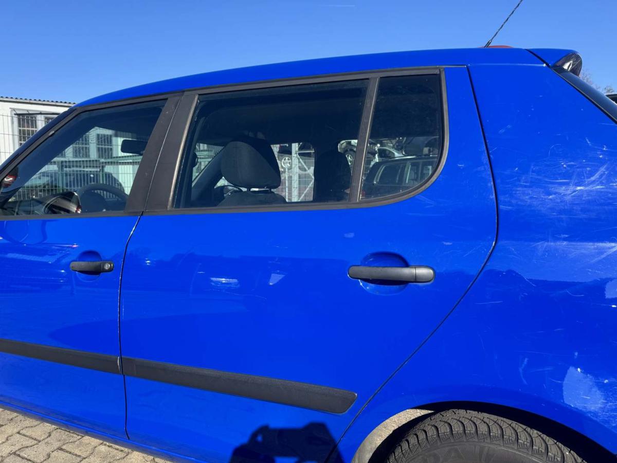 Skoda Fabia 2 5J original T&uuml;r hinten links LF5K Dynamic Blue Flie&szlig;heck Rohbau Bj.2009